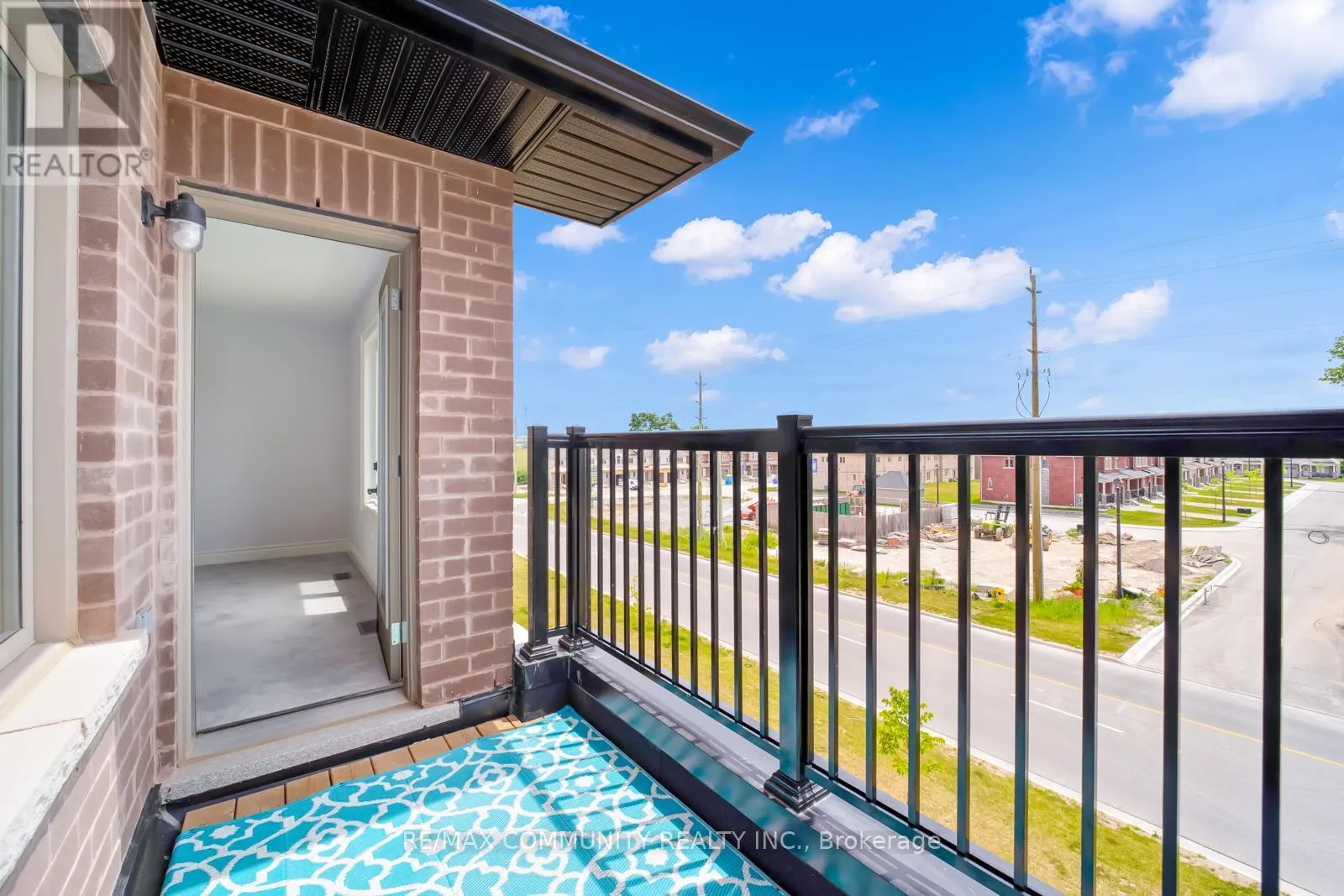 16 ALAN WILLIAMS TRAIL