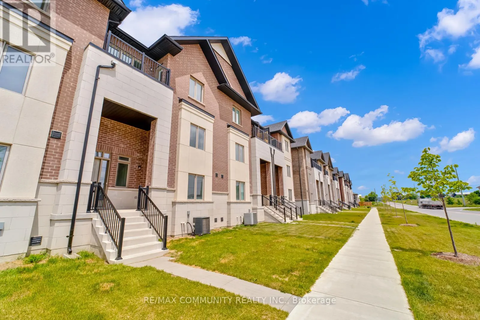 16 ALAN WILLIAMS TRAIL