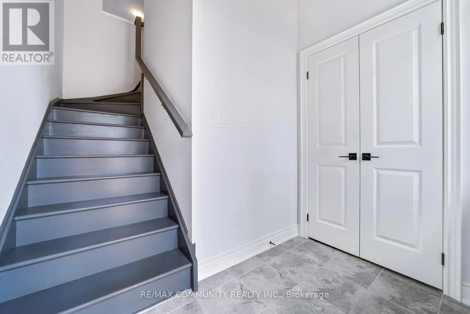 16 ALAN WILLIAMS TRAIL