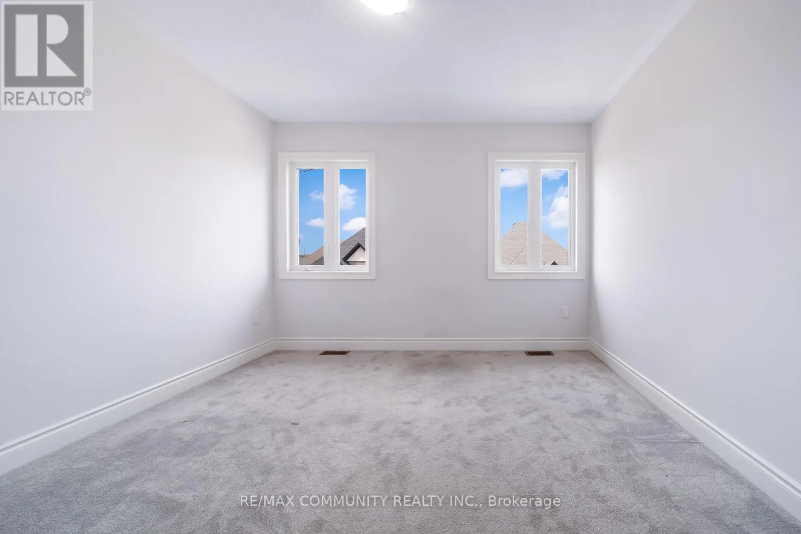 16 ALAN WILLIAMS TRAIL