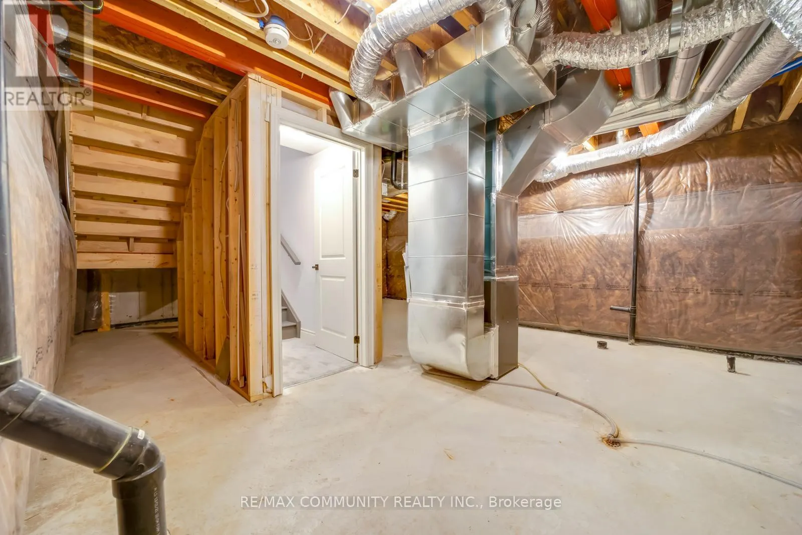 16 ALAN WILLIAMS TRAIL
