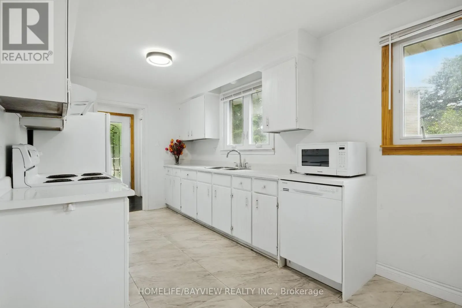 41 SUNNYWOOD CRESCENT