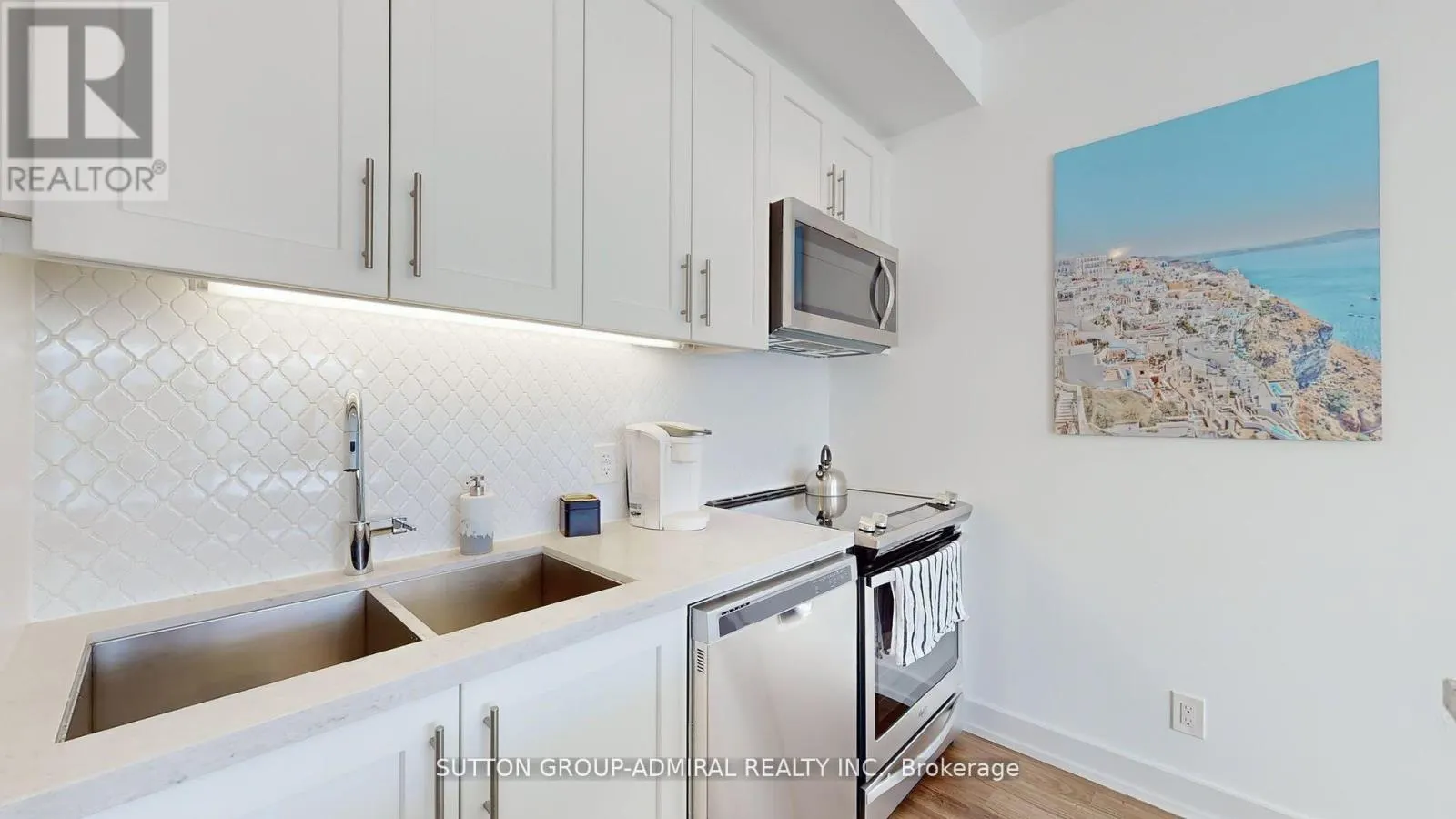 C420 - 301 SEA RAY AVENUE