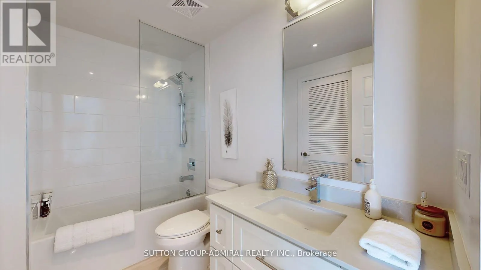 C420 - 301 SEA RAY AVENUE