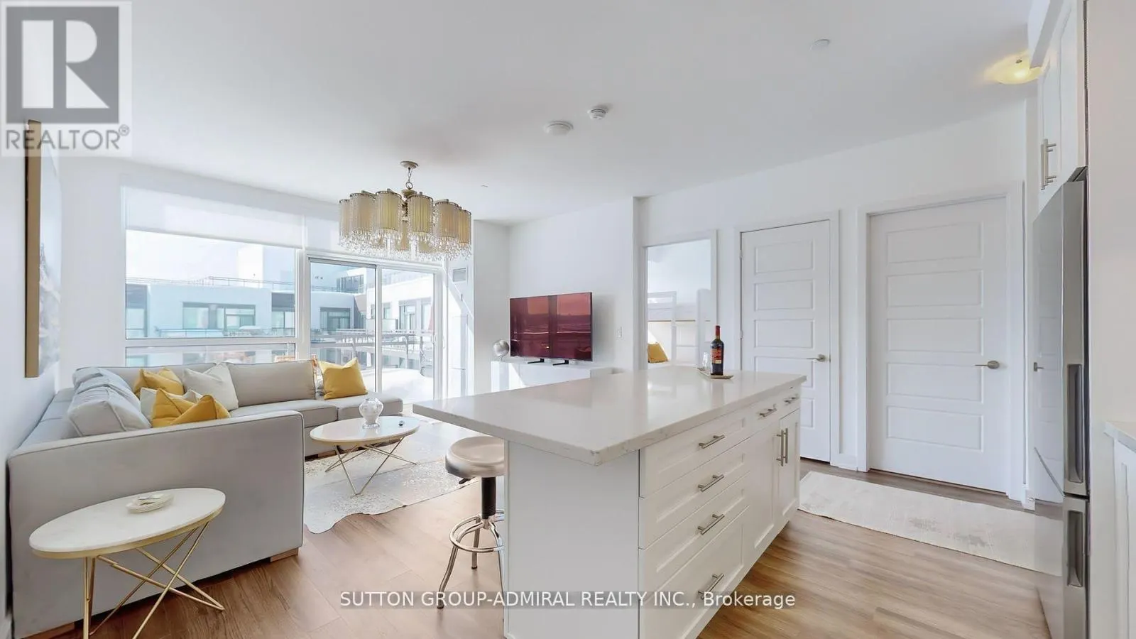C420 - 301 SEA RAY AVENUE