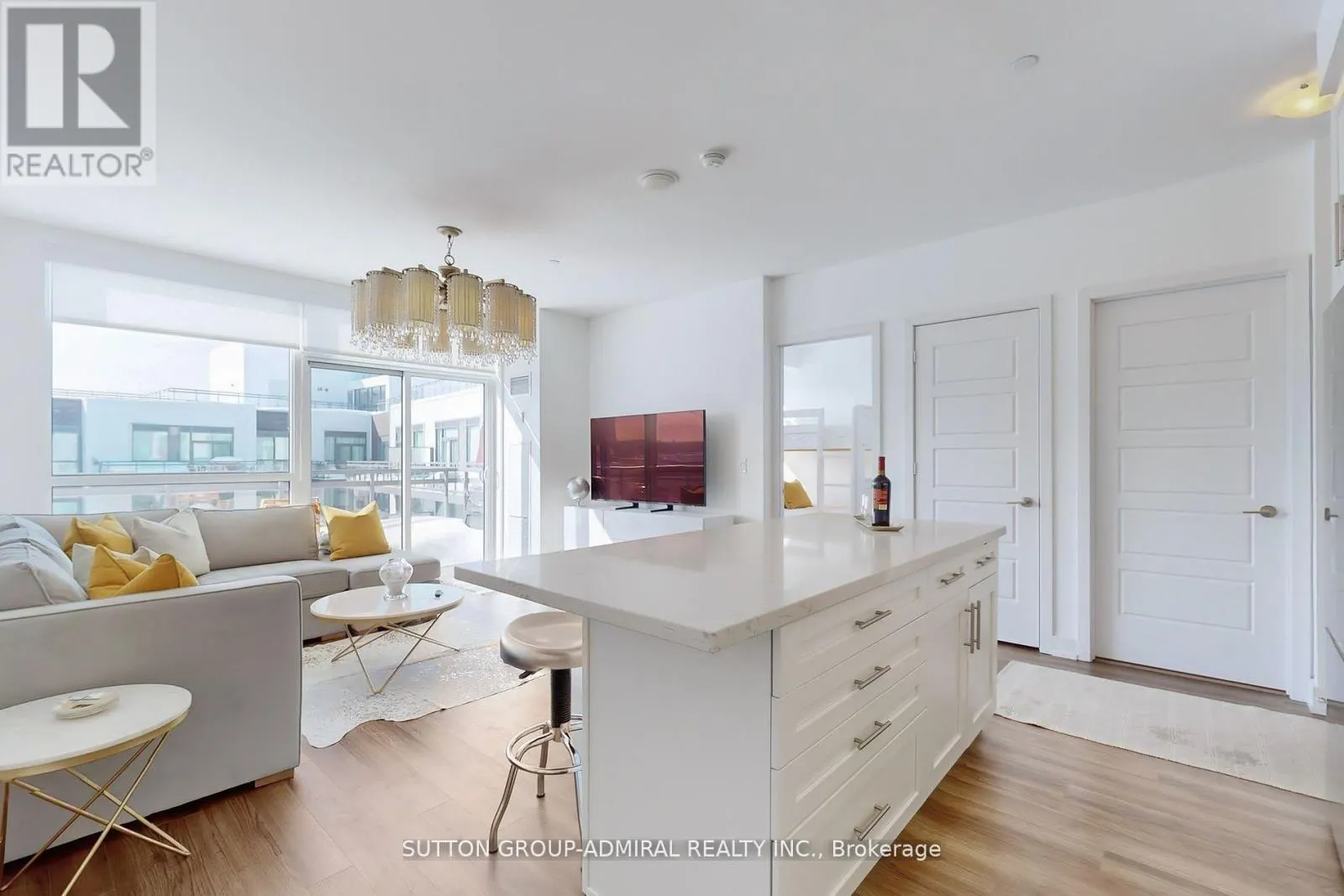 C420 - 301 SEA RAY AVENUE