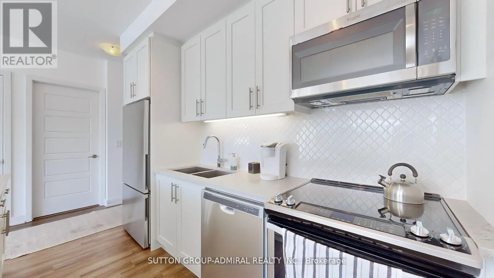 C420 - 301 SEA RAY AVENUE