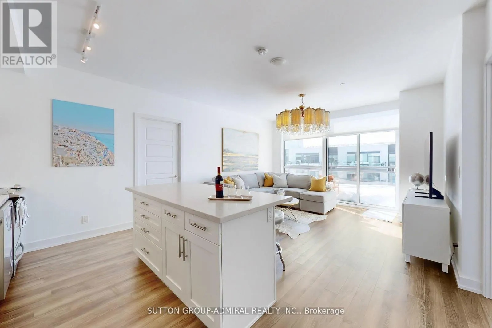 C420 - 301 SEA RAY AVENUE