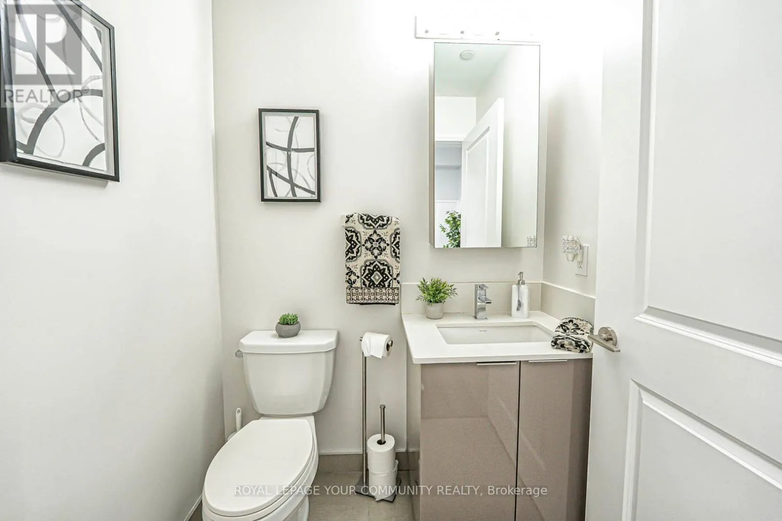 206 - 99 EAGLE ROCK WAY