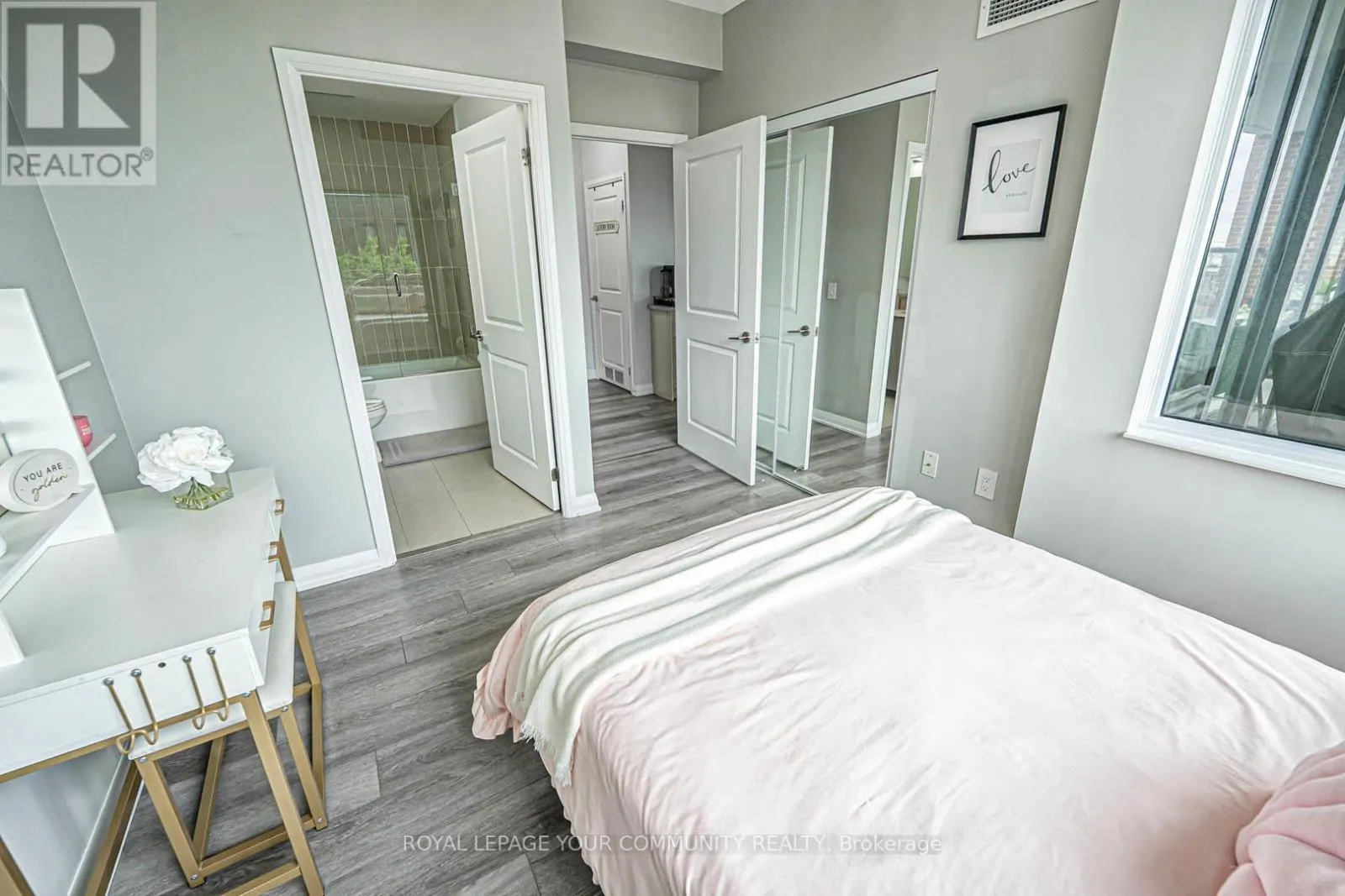 206 - 99 EAGLE ROCK WAY