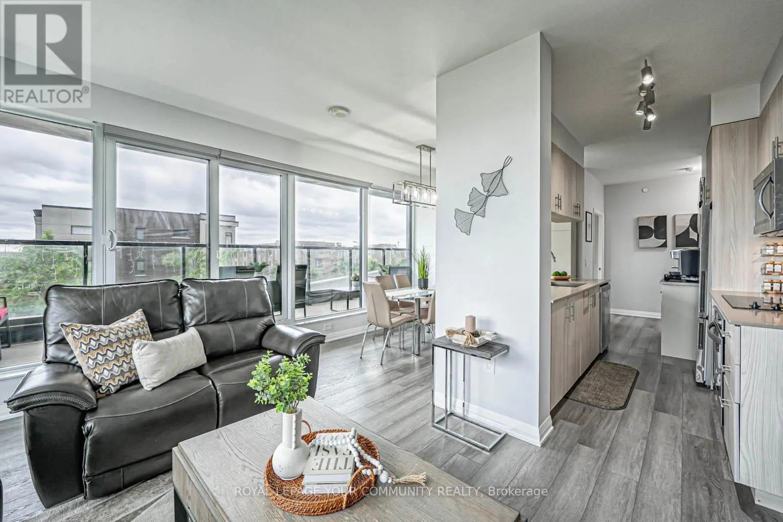206 - 99 EAGLE ROCK WAY