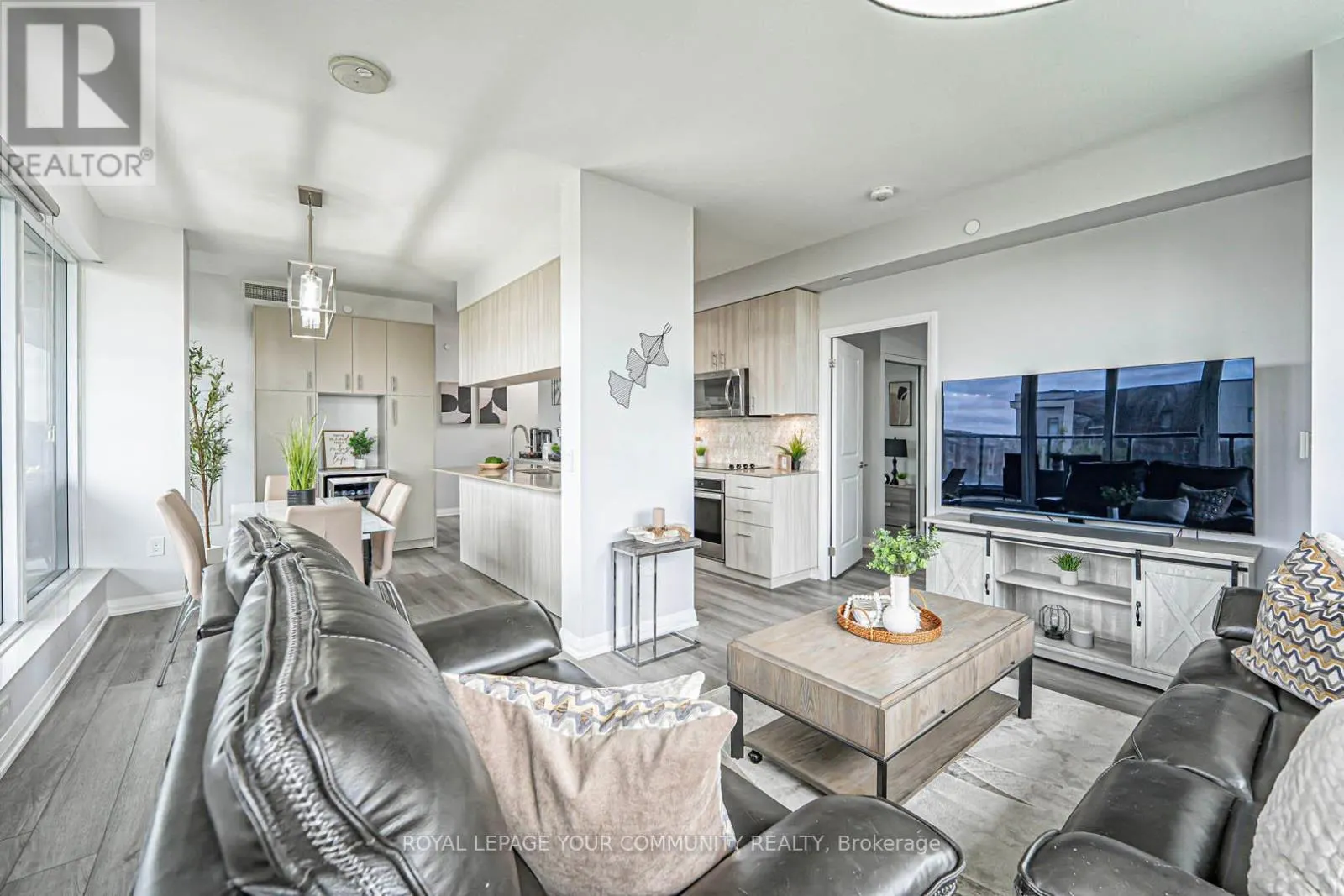 206 - 99 EAGLE ROCK WAY