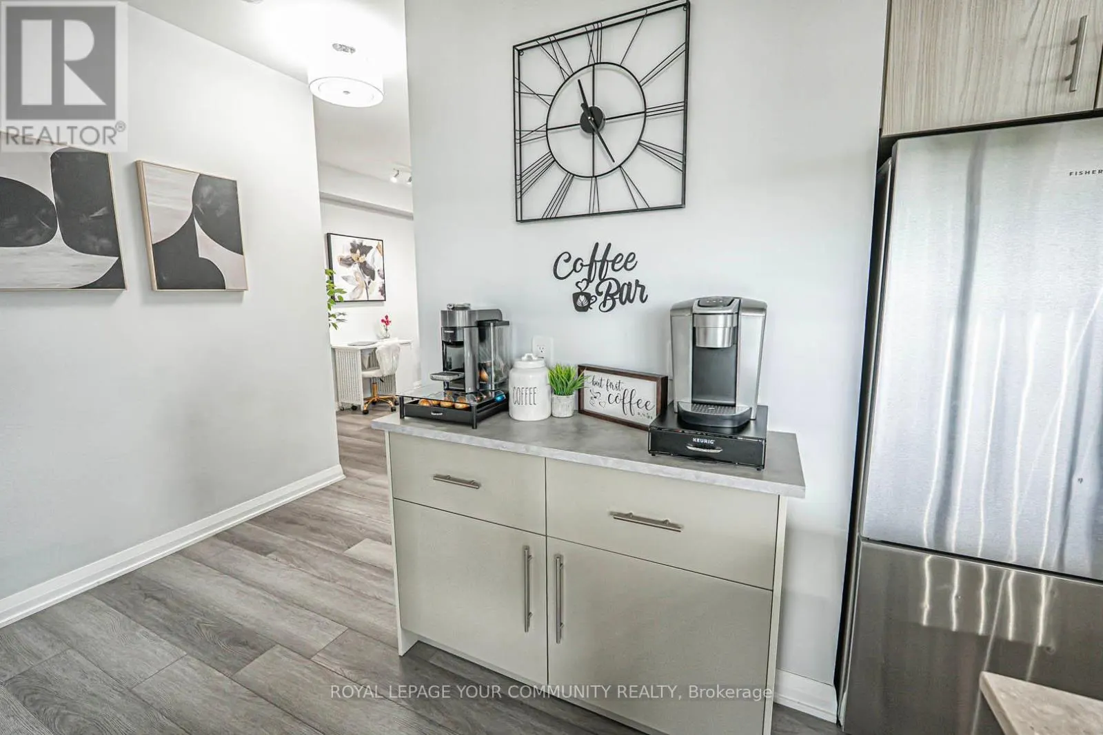 206 - 99 EAGLE ROCK WAY
