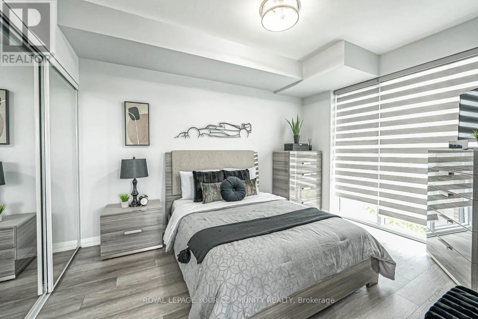 206 - 99 EAGLE ROCK WAY