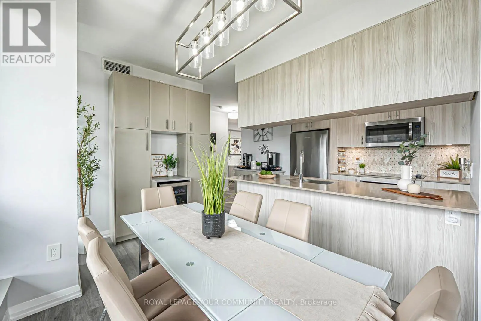 206 - 99 EAGLE ROCK WAY