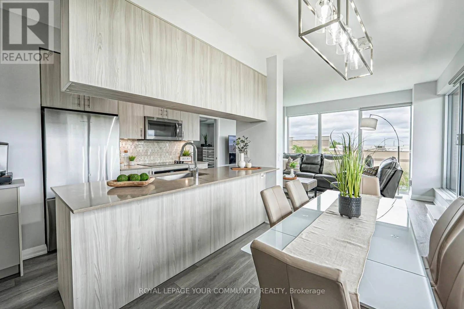 206 - 99 EAGLE ROCK WAY