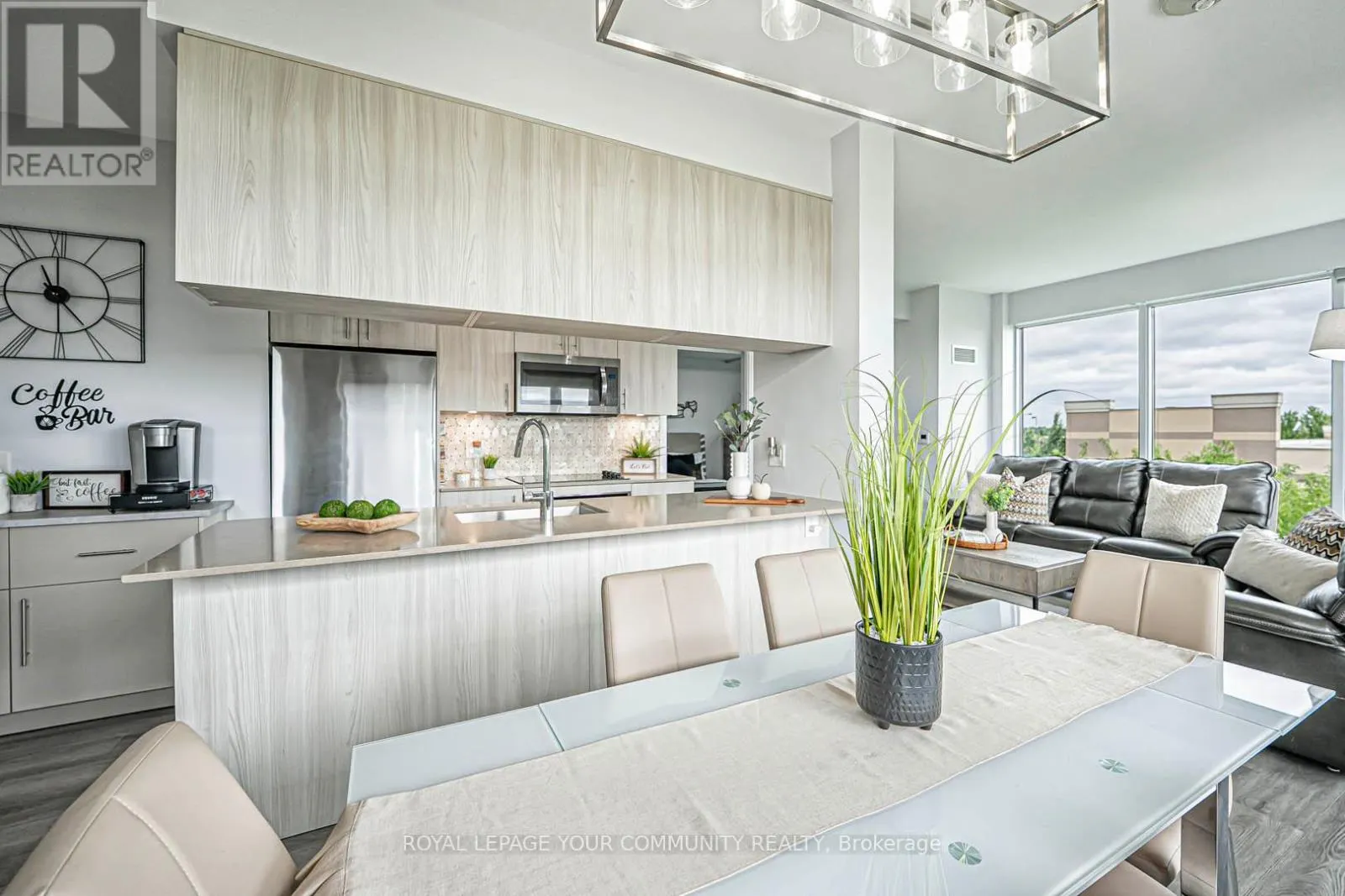 206 - 99 EAGLE ROCK WAY