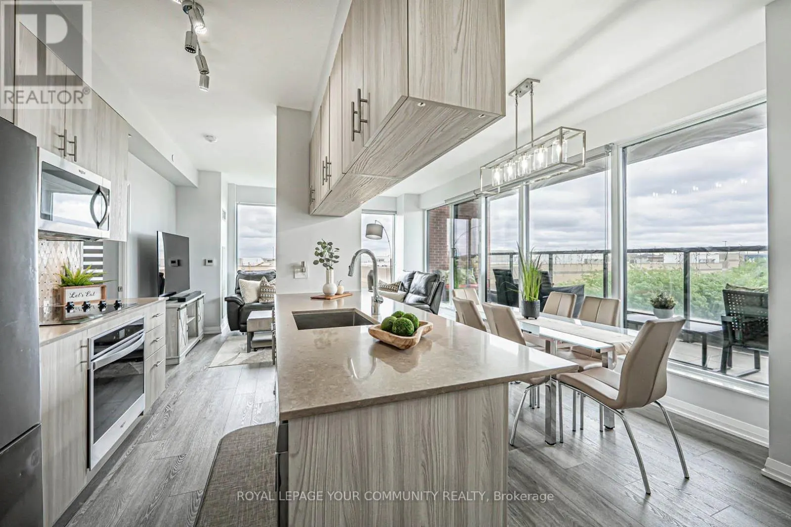 206 - 99 EAGLE ROCK WAY