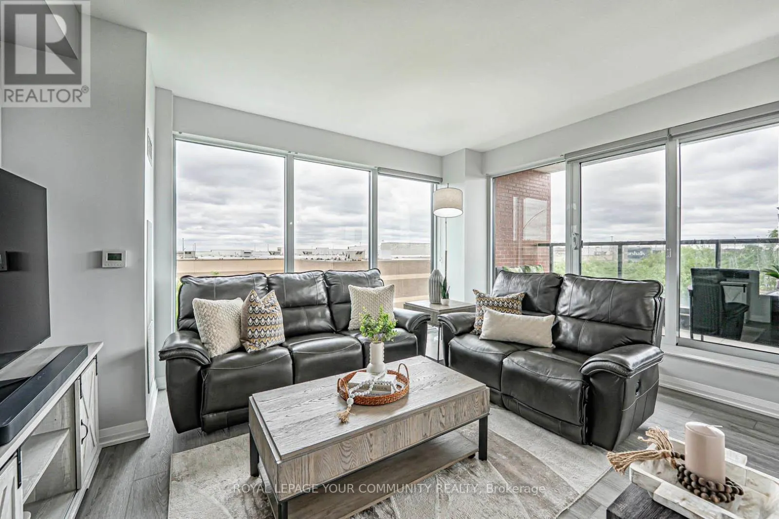 206 - 99 EAGLE ROCK WAY