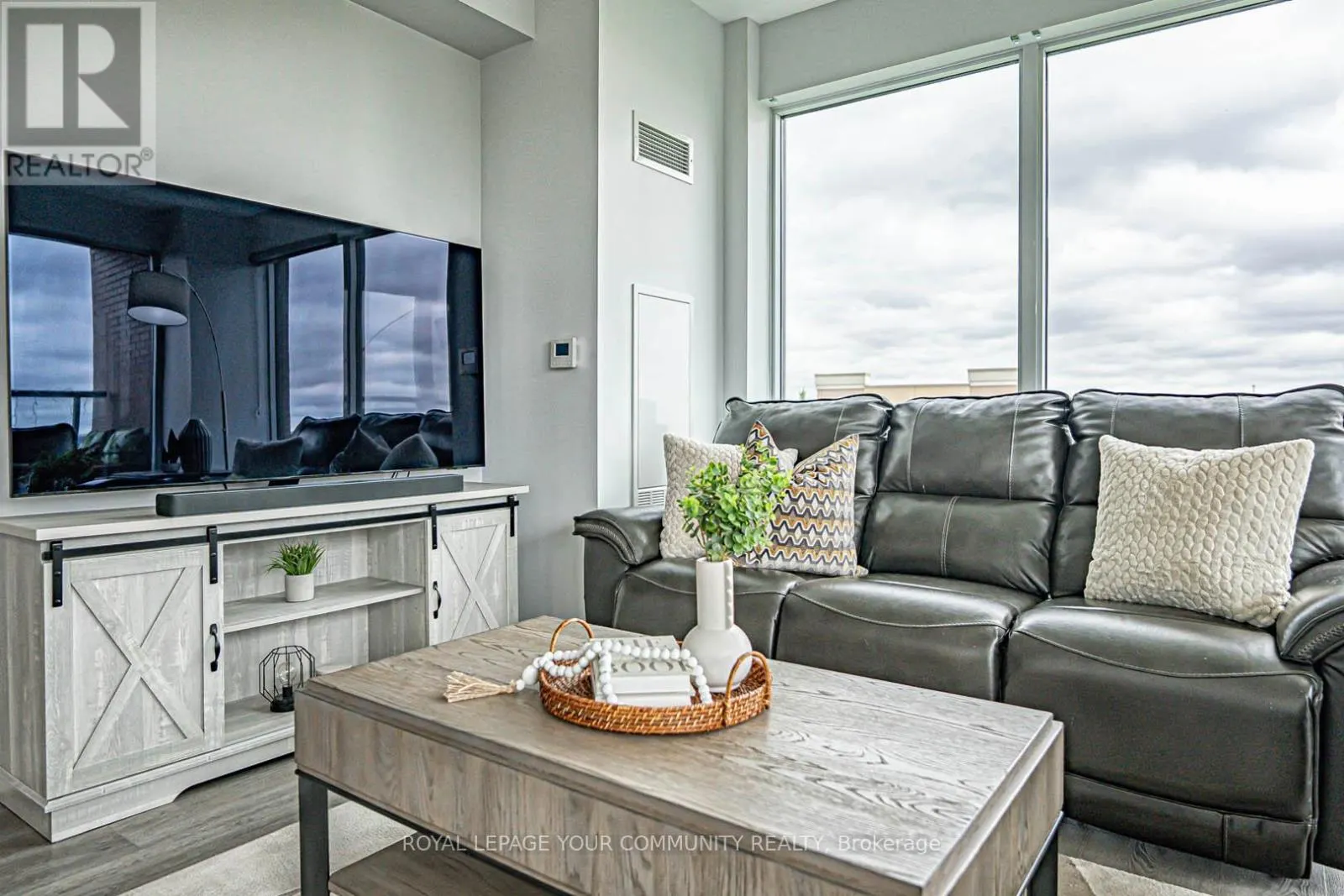 206 - 99 EAGLE ROCK WAY