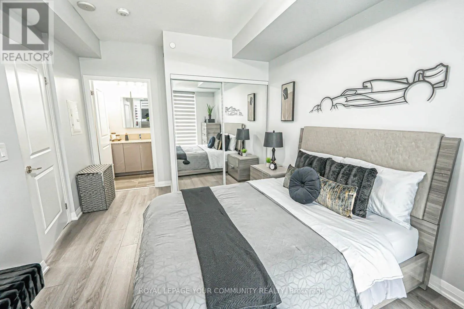 206 - 99 EAGLE ROCK WAY