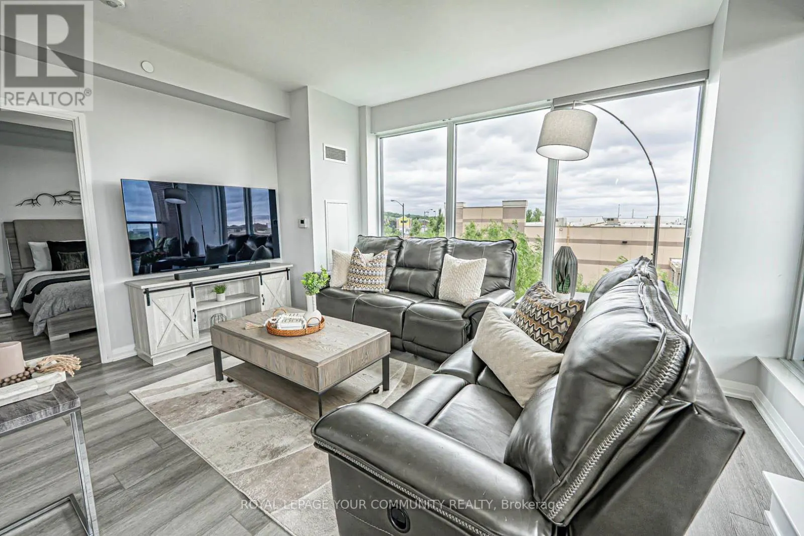 206 - 99 EAGLE ROCK WAY