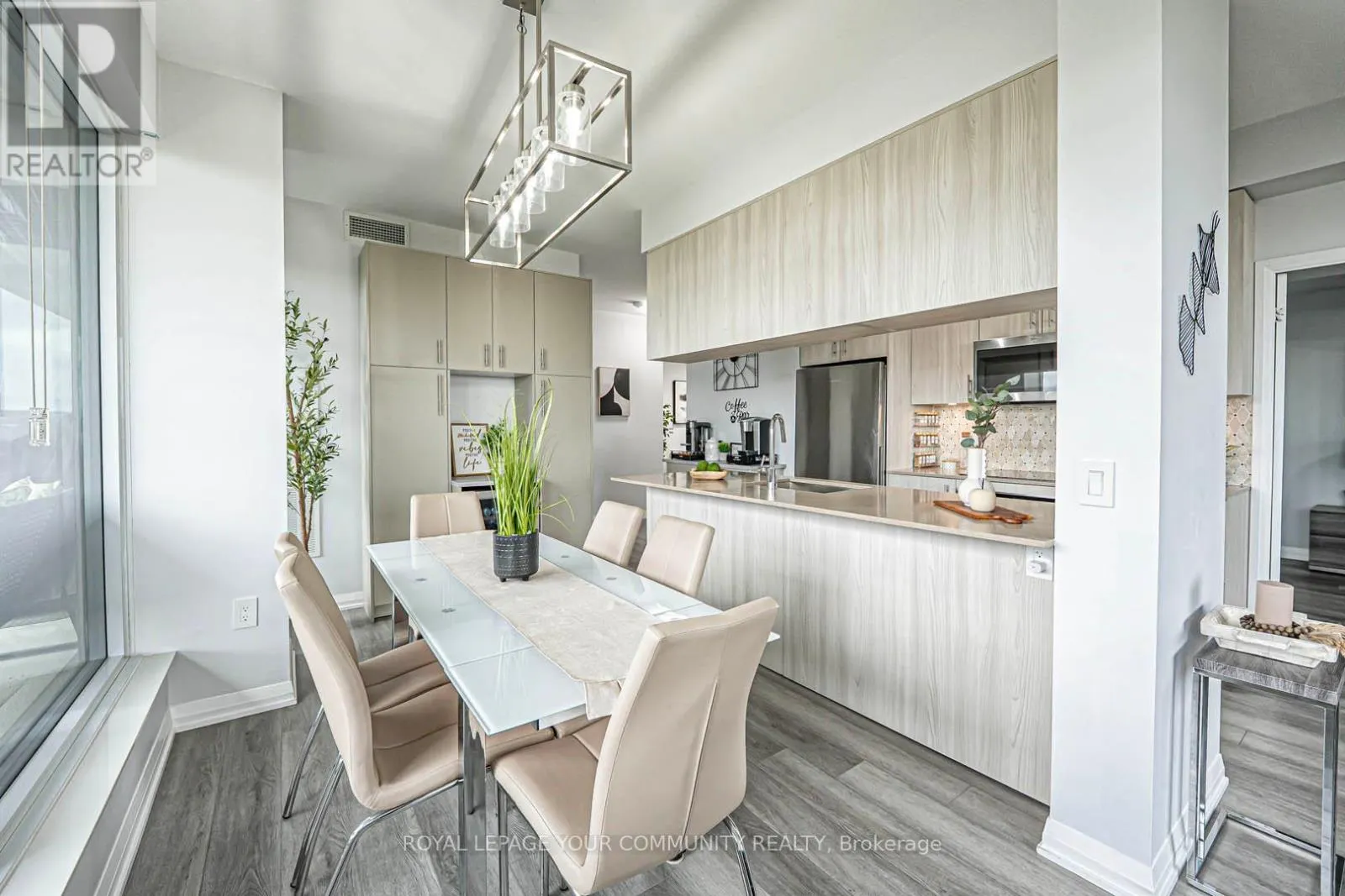 206 - 99 EAGLE ROCK WAY