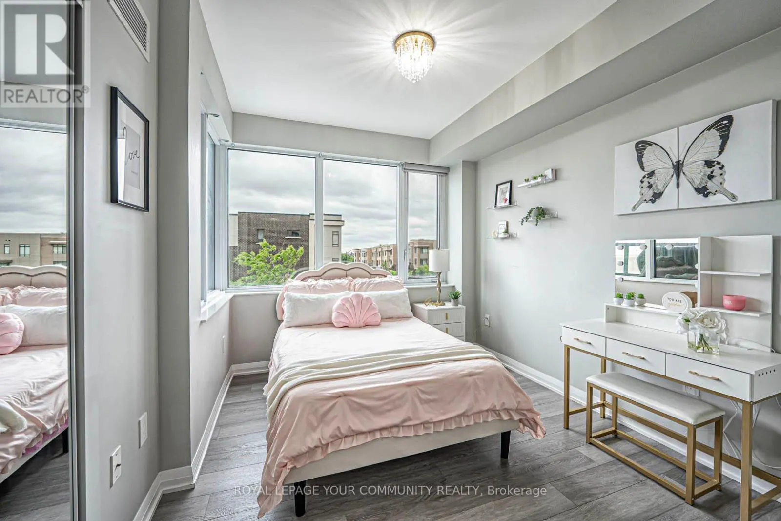 206 - 99 EAGLE ROCK WAY