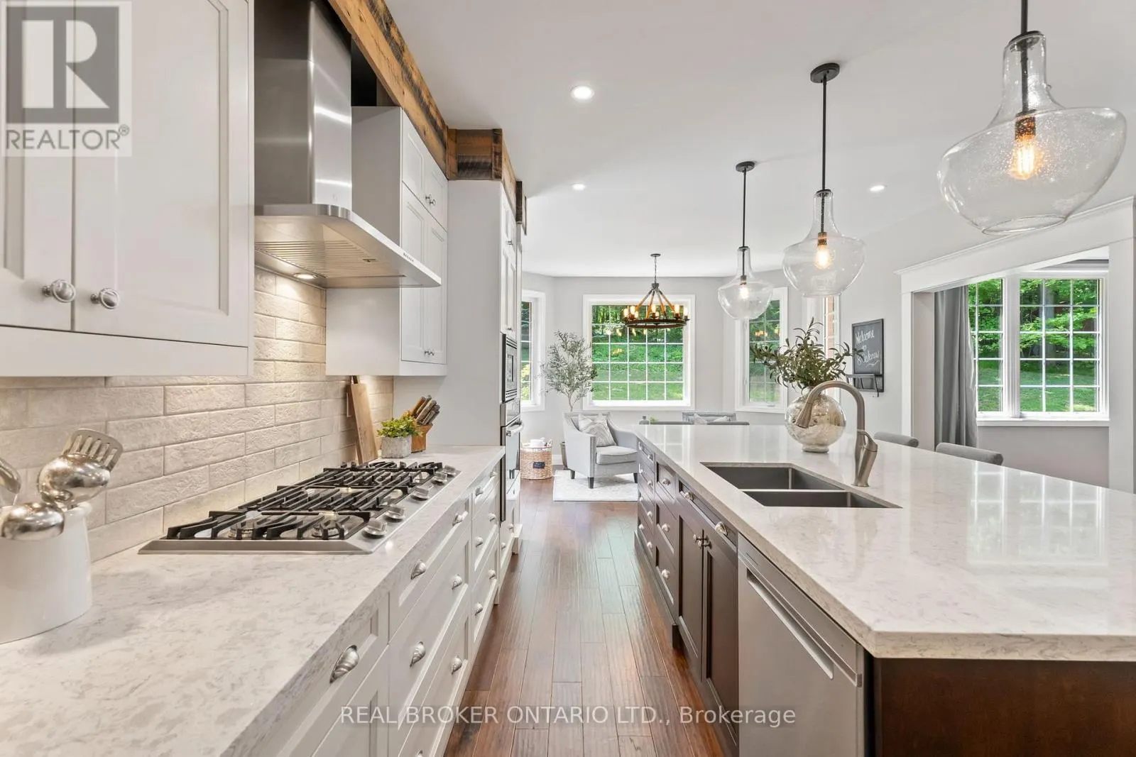 8 OAKVIEW PLACE