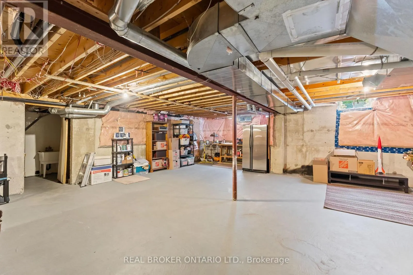 8 OAKVIEW PLACE