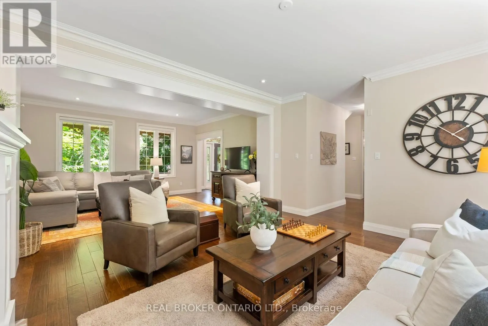 8 OAKVIEW PLACE