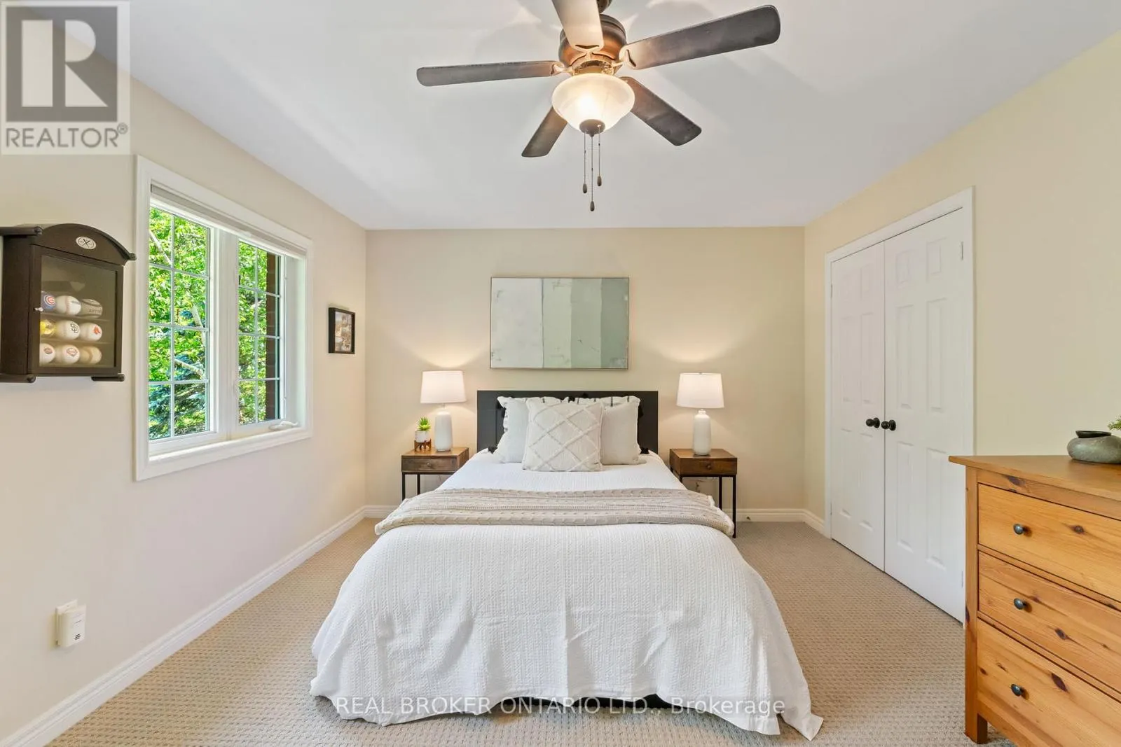 8 OAKVIEW PLACE