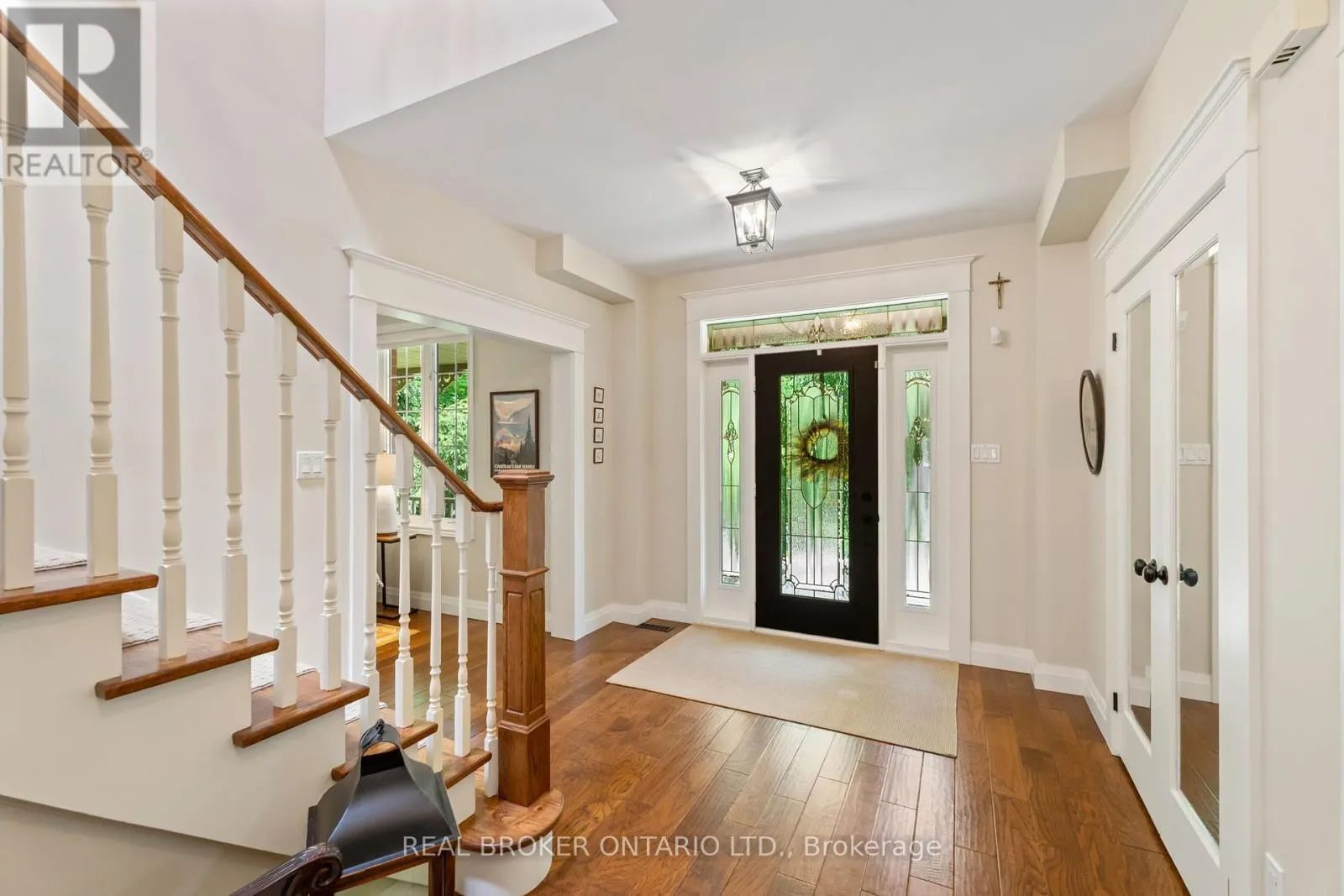 8 OAKVIEW PLACE