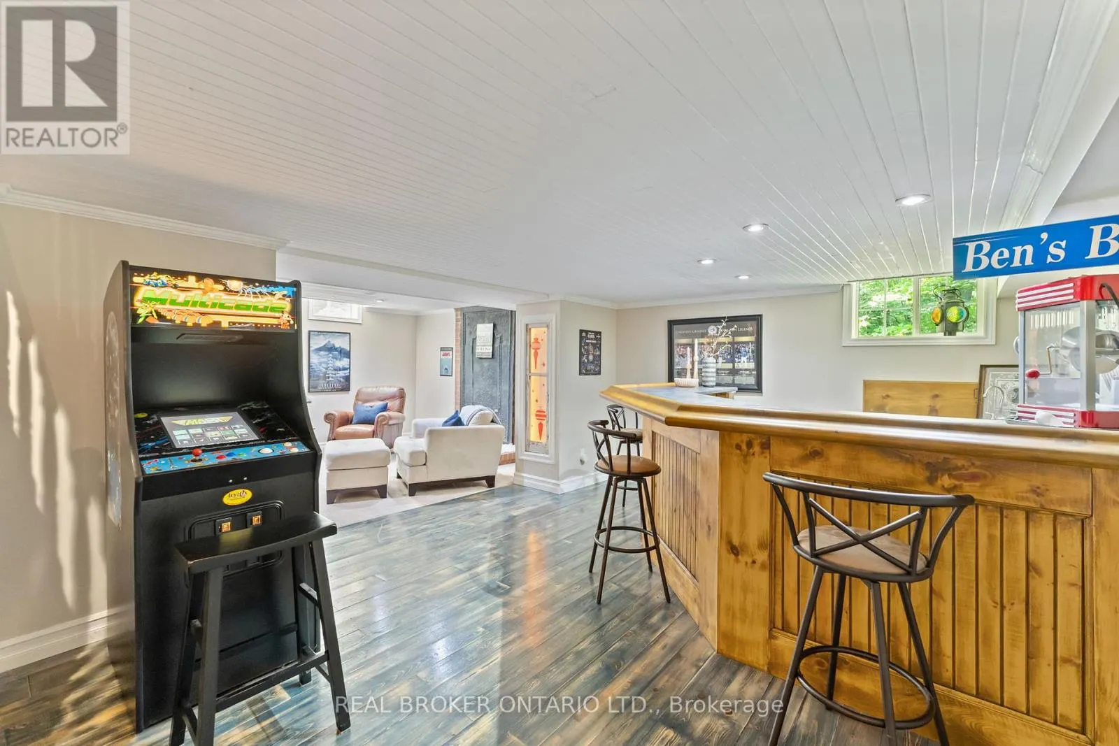 8 OAKVIEW PLACE