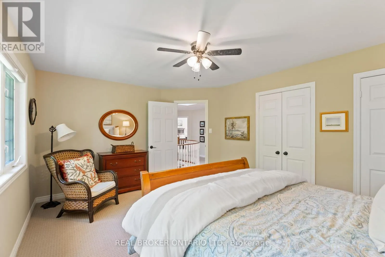 8 OAKVIEW PLACE