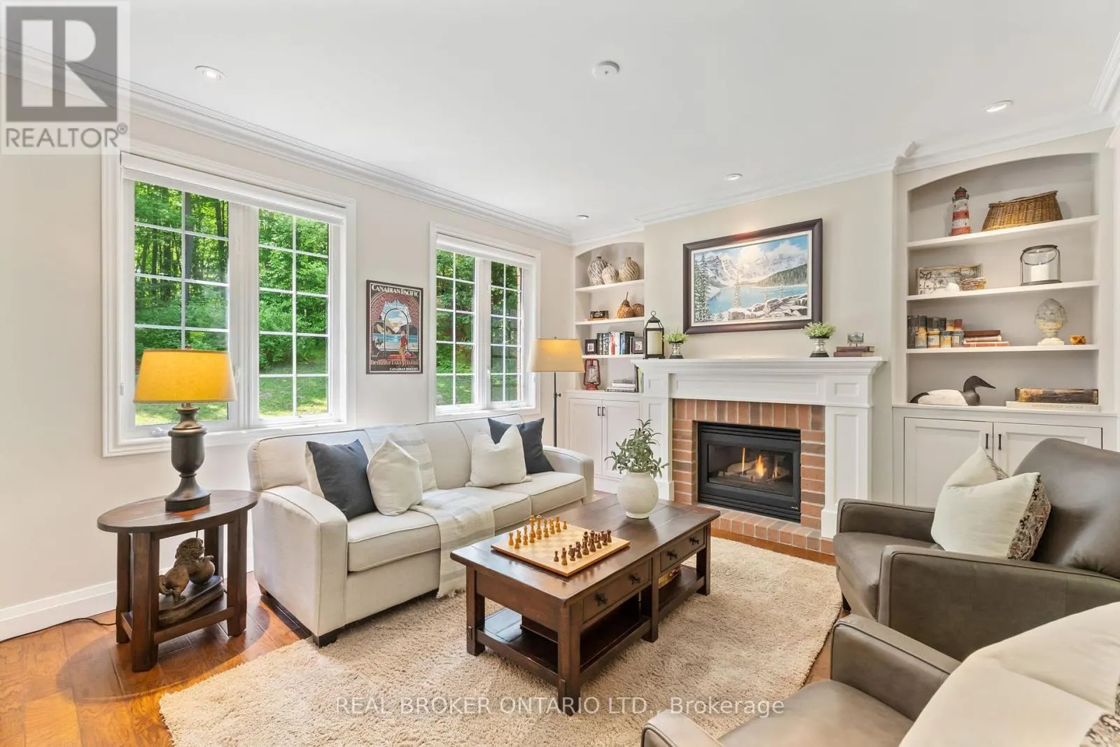 8 OAKVIEW PLACE