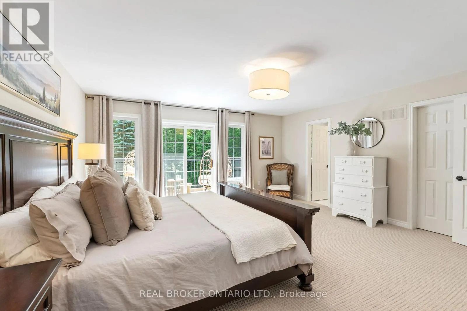 8 OAKVIEW PLACE