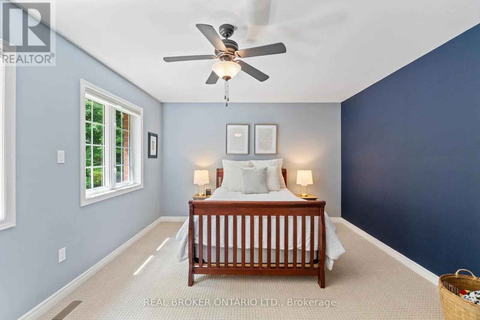 8 OAKVIEW PLACE