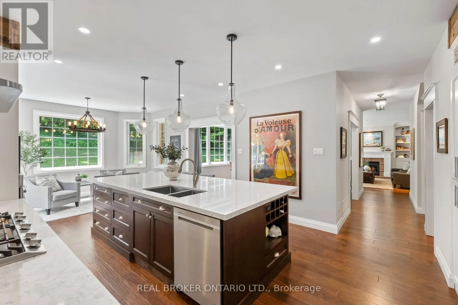 8 OAKVIEW PLACE