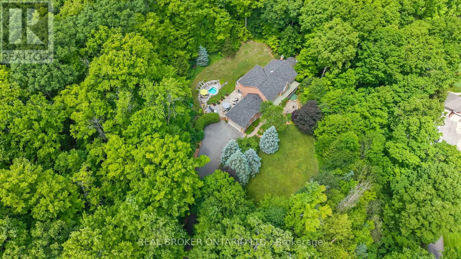 8 OAKVIEW PLACE