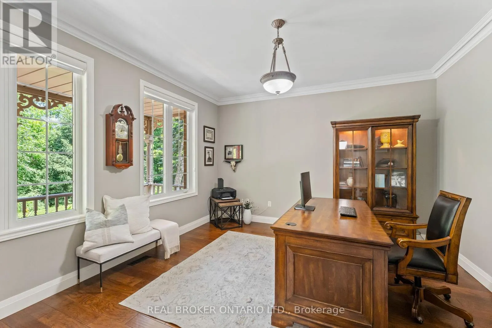 8 OAKVIEW PLACE
