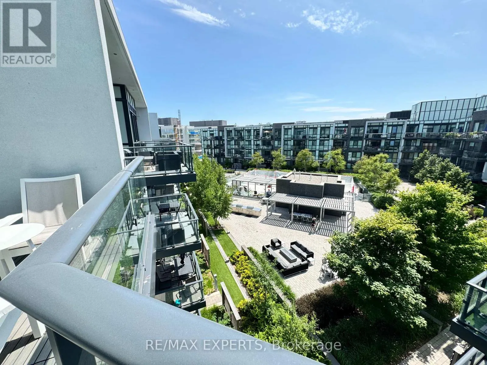 424 - 375 SEA RAY AVE AVENUE