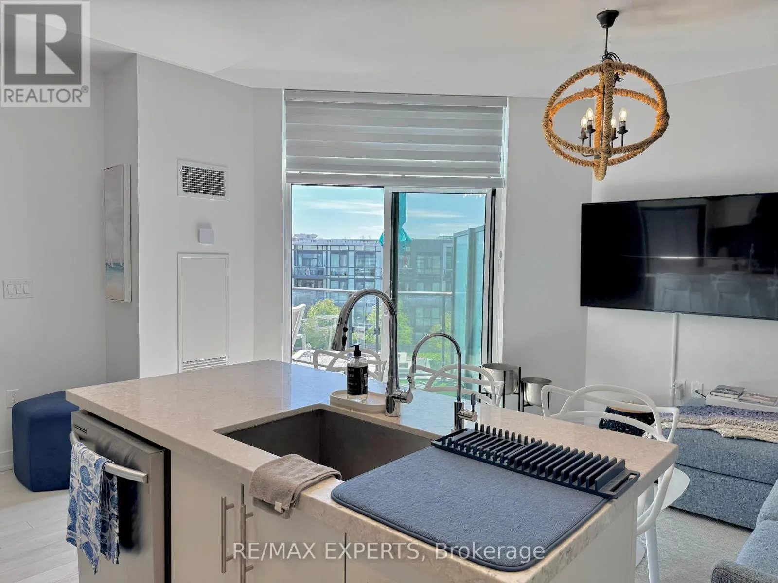 424 - 375 SEA RAY AVE AVENUE