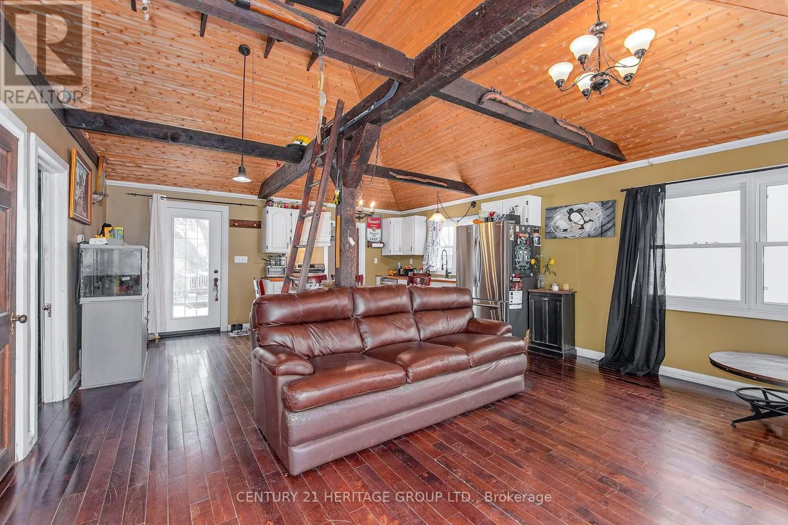 1417 MAPLE WAY