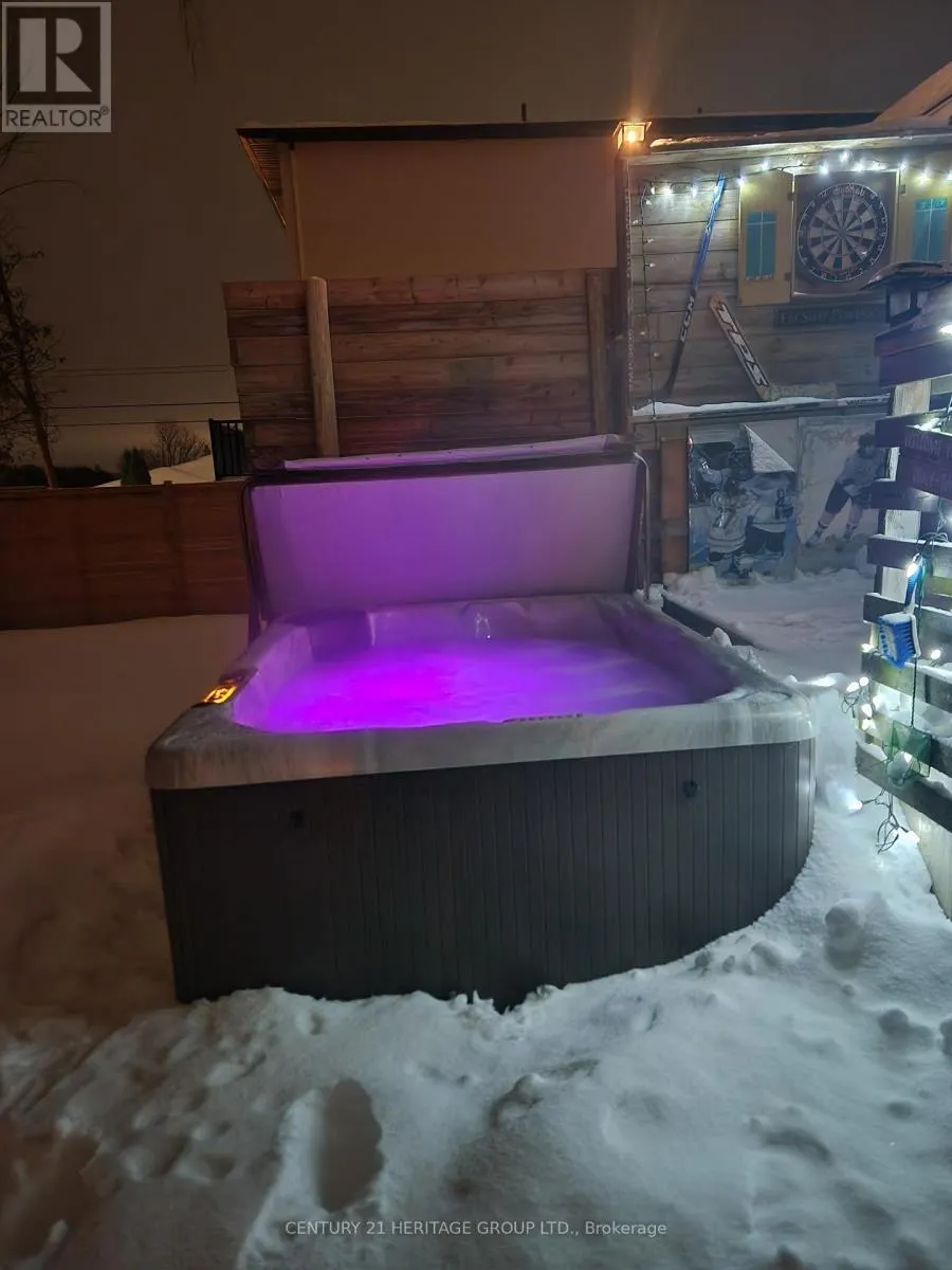 1417 MAPLE WAY