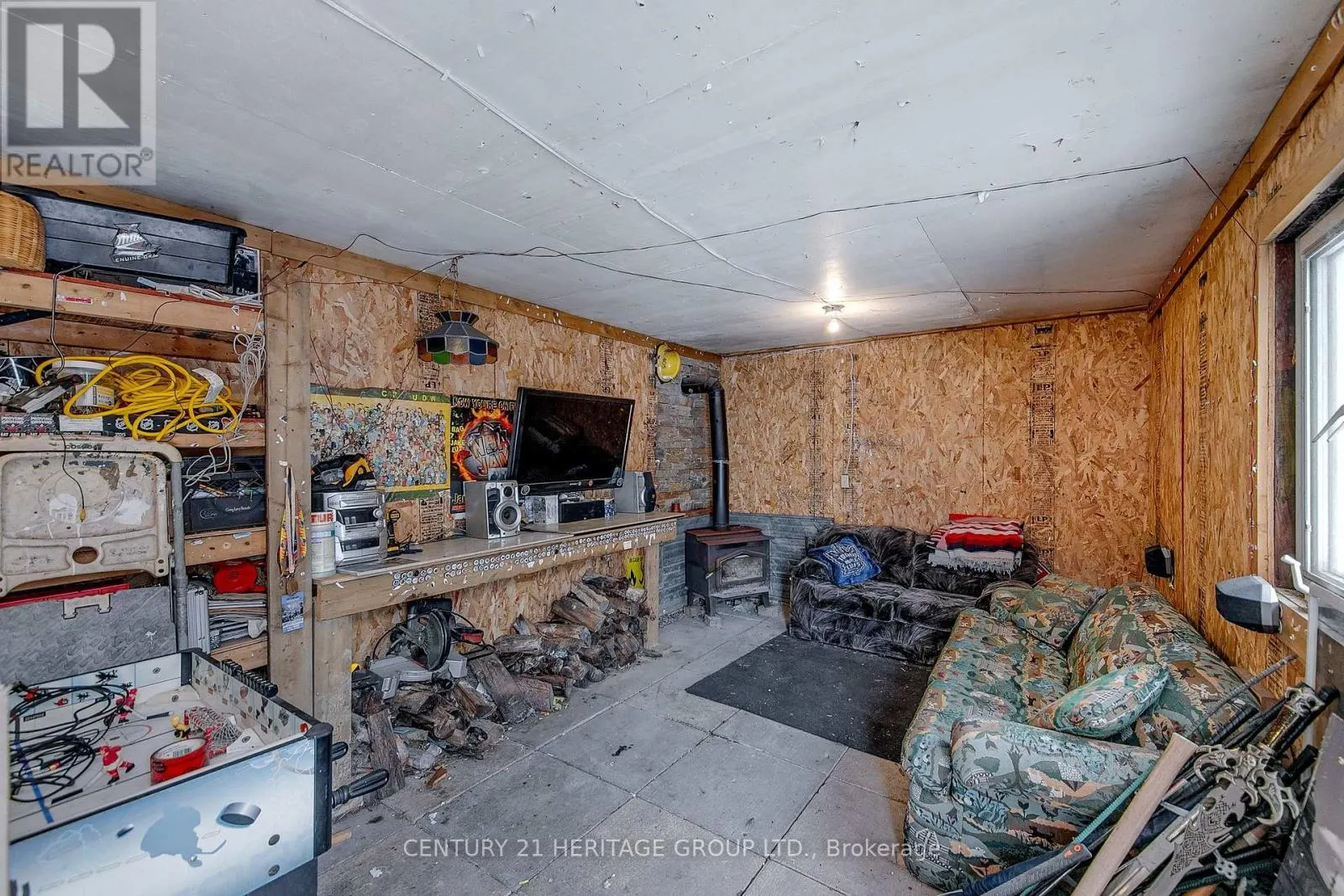 1417 MAPLE WAY