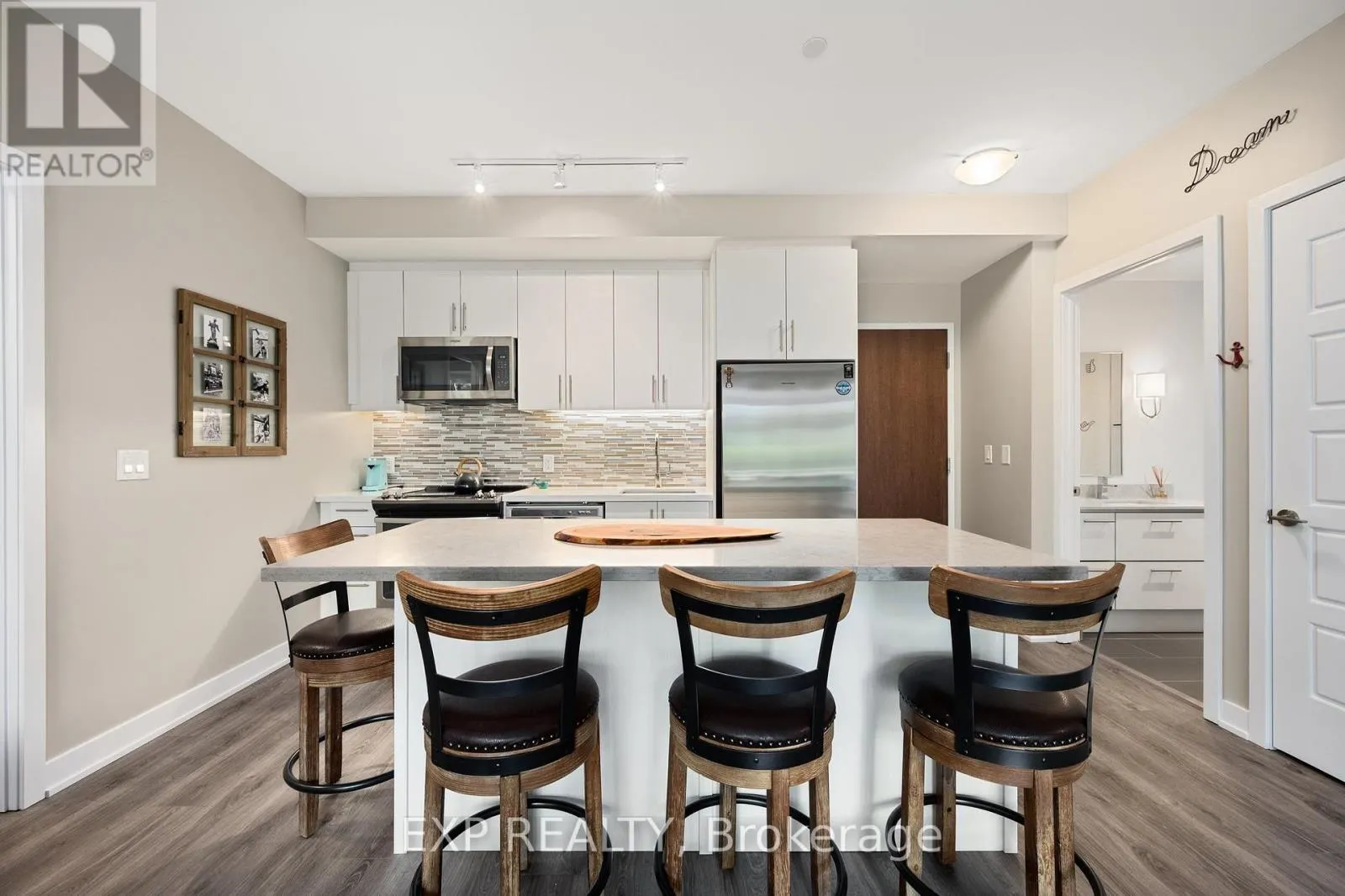 B107 - 271 SEA RAY AVENUE