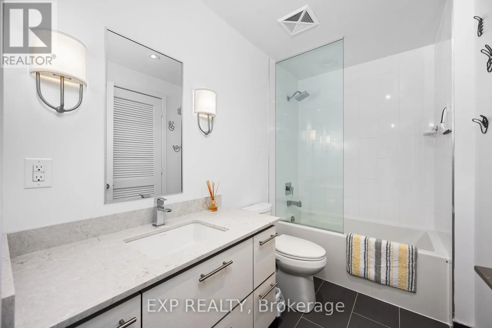 B107 - 271 SEA RAY AVENUE