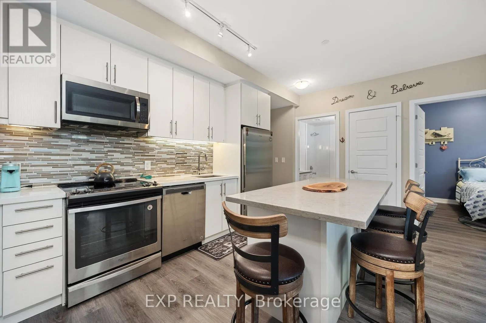 B107 - 271 SEA RAY AVENUE