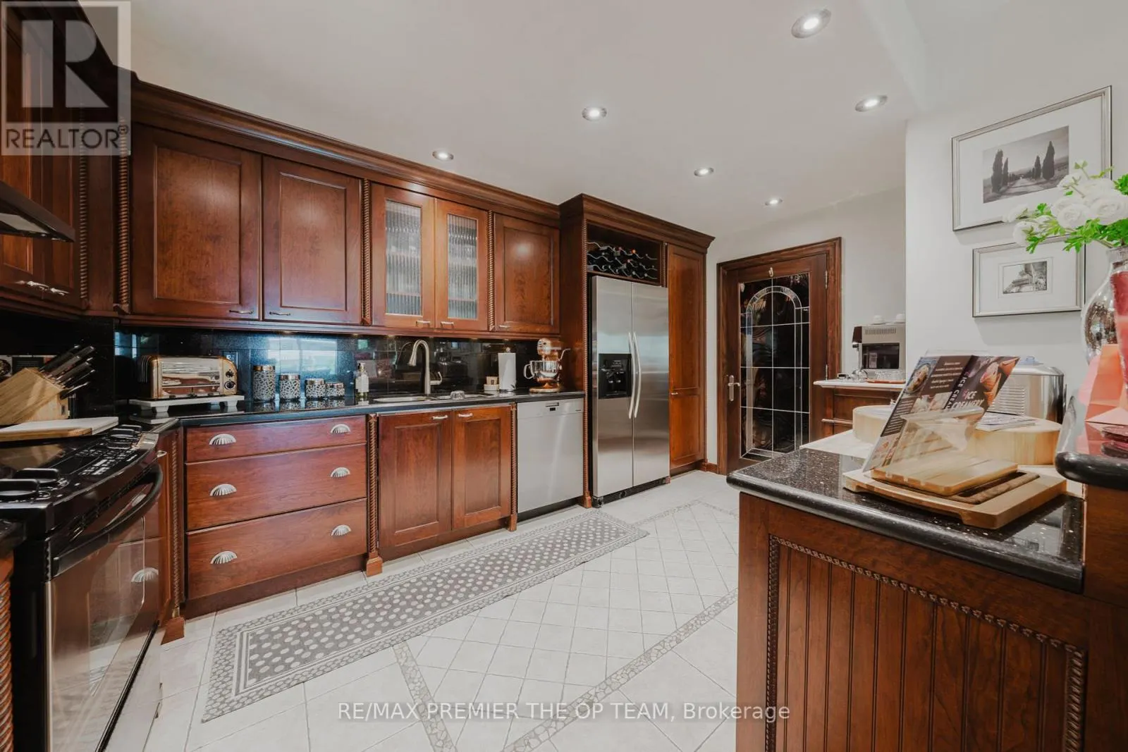 321 - 121 WOODBRIDGE AVENUE